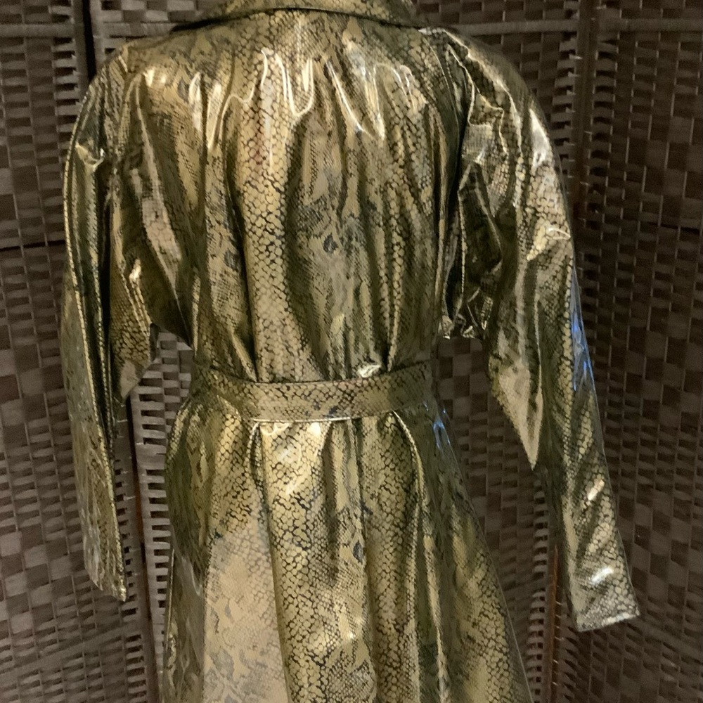 Beautiful Overcoat - Picture 3 of 3